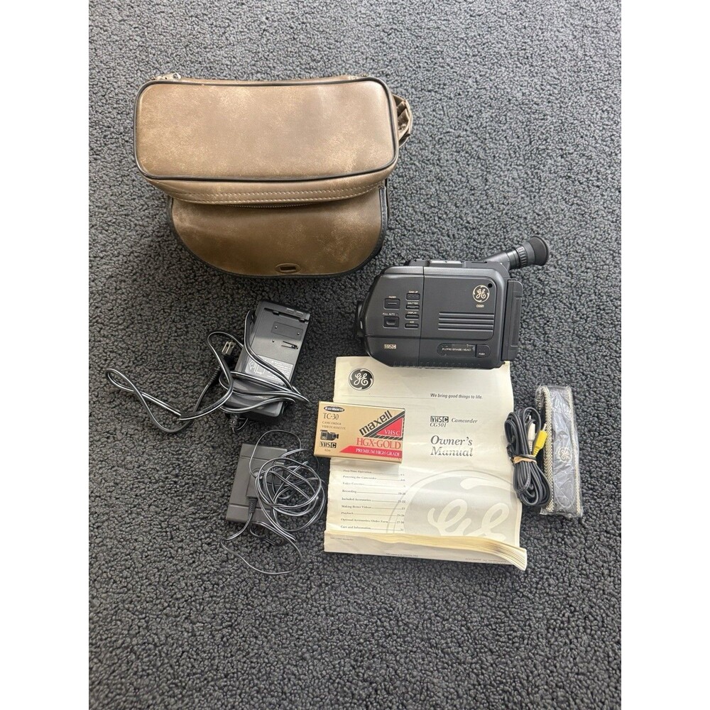 GE Vintage Video Movie Camcorder CG501 8X Zoom w/ battery, cords, tape TESTED